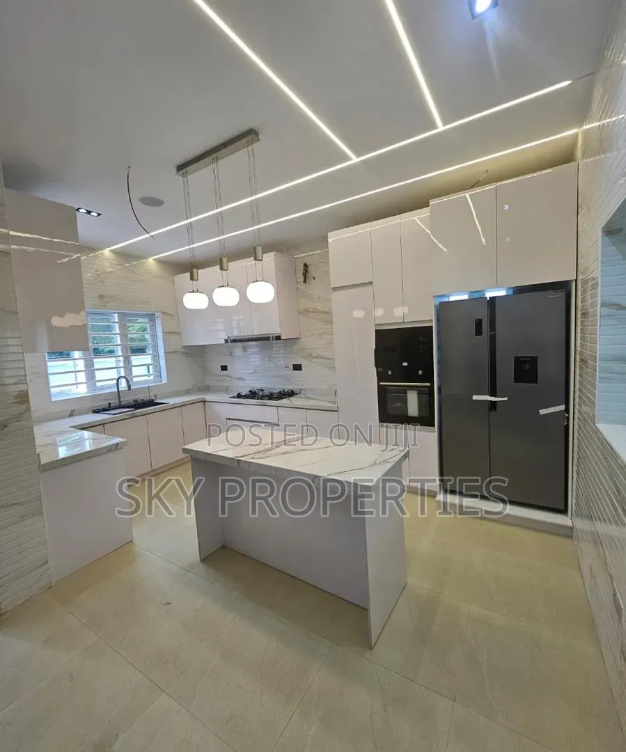 5bdrm Duplex in Lekki for sale in Lekki Phase 1