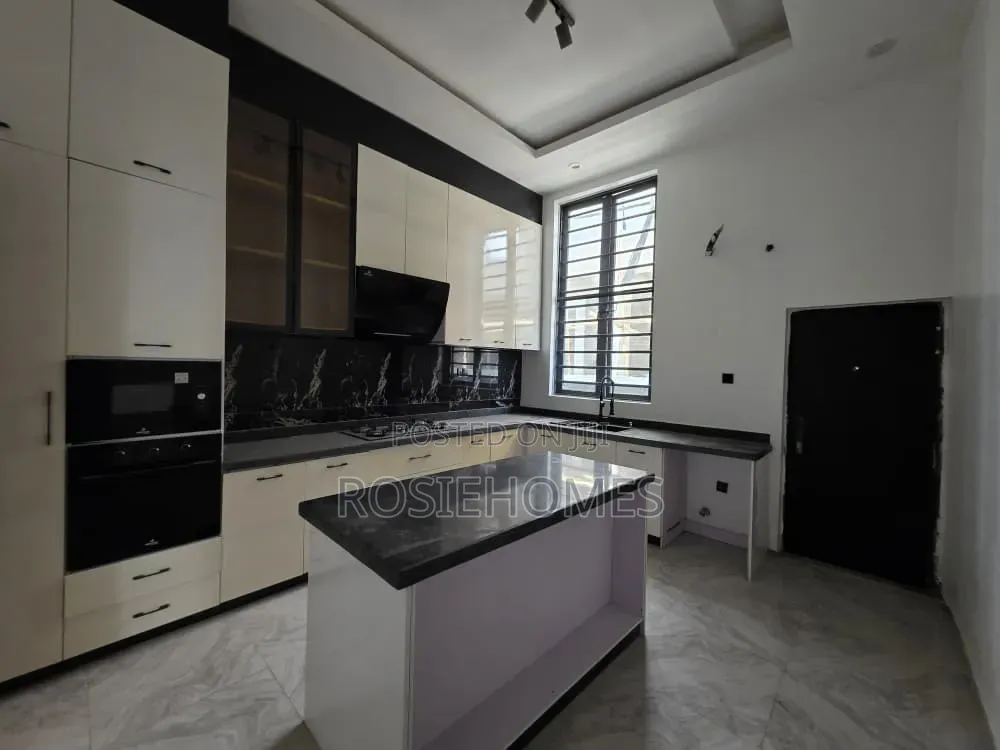 4bdrm Duplex in Chevron Aiternative for rent in Chevron