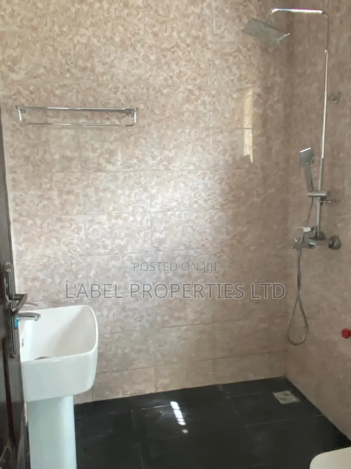 3bdrm Bungalow in Sungold Estate for rent in Galadimawa