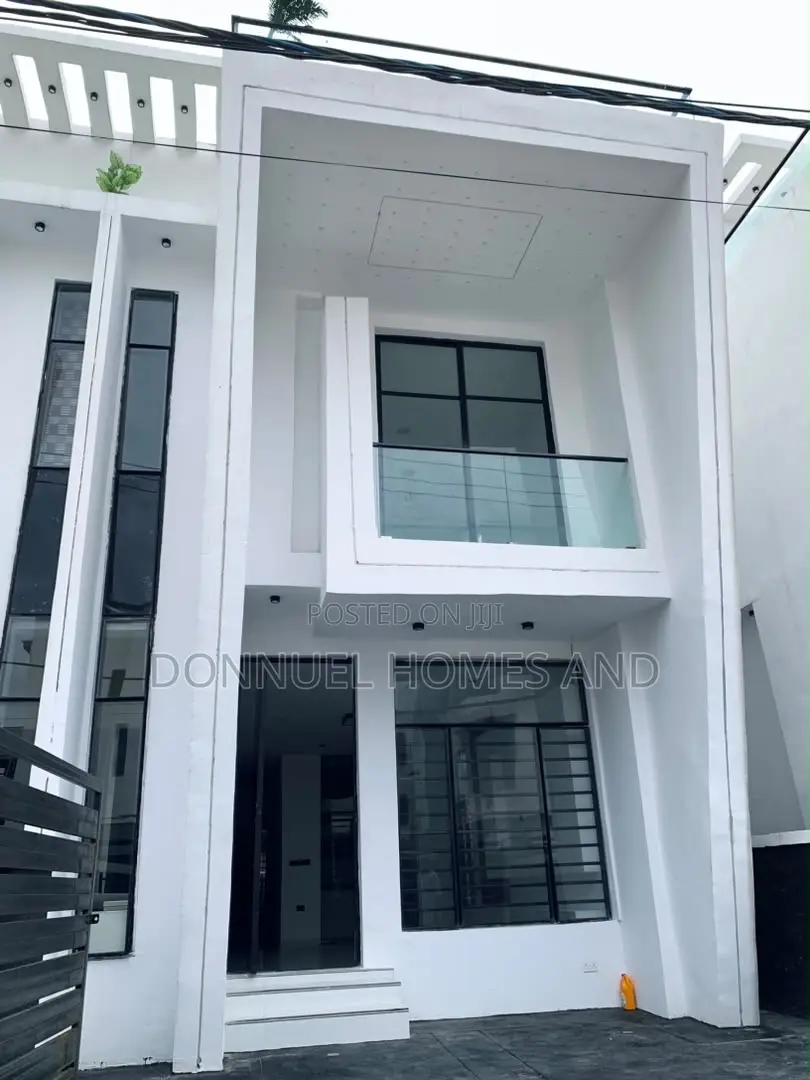 4bdrm Duplex in Ikota for sale in Ikota
