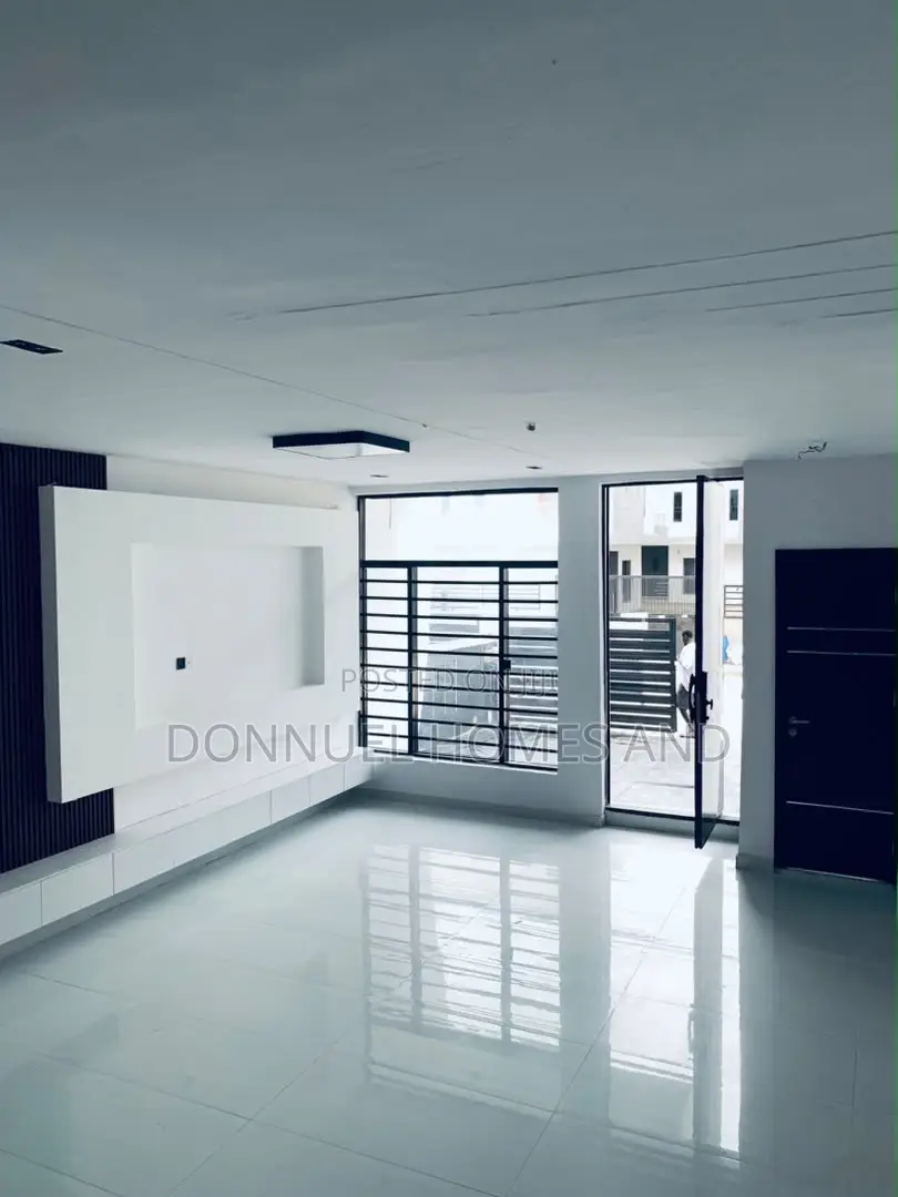 4bdrm Duplex in Ikota for sale in Ikota