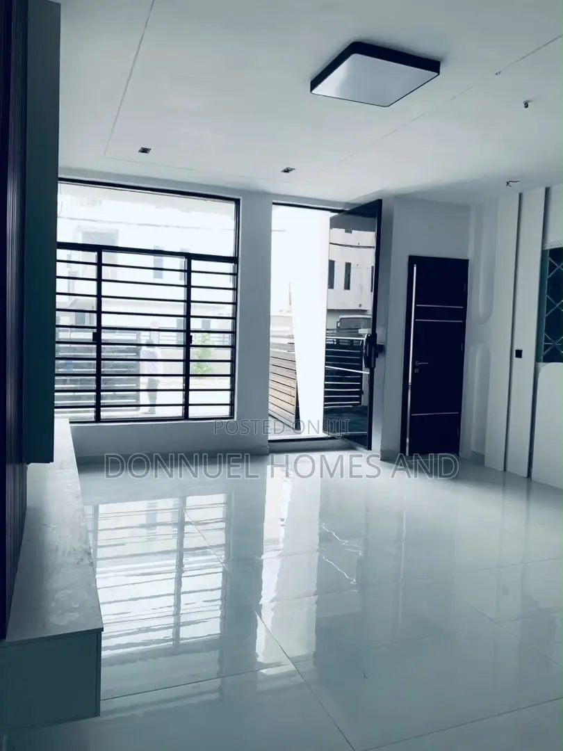 4bdrm Duplex in Ikota for sale in Ikota