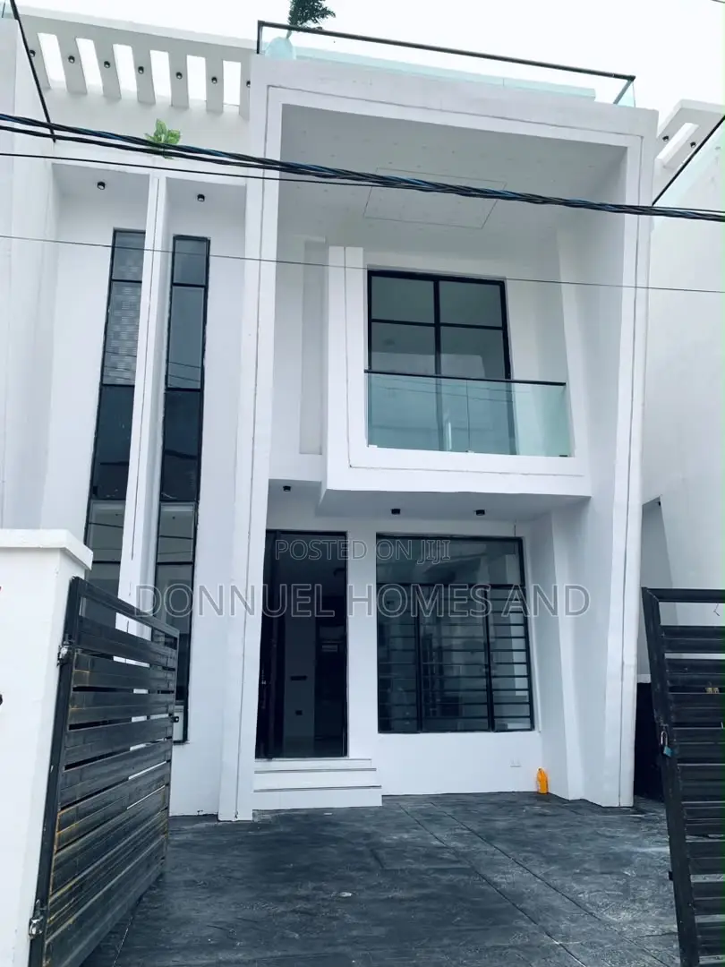 4bdrm Duplex in Ikota for sale in Ikota