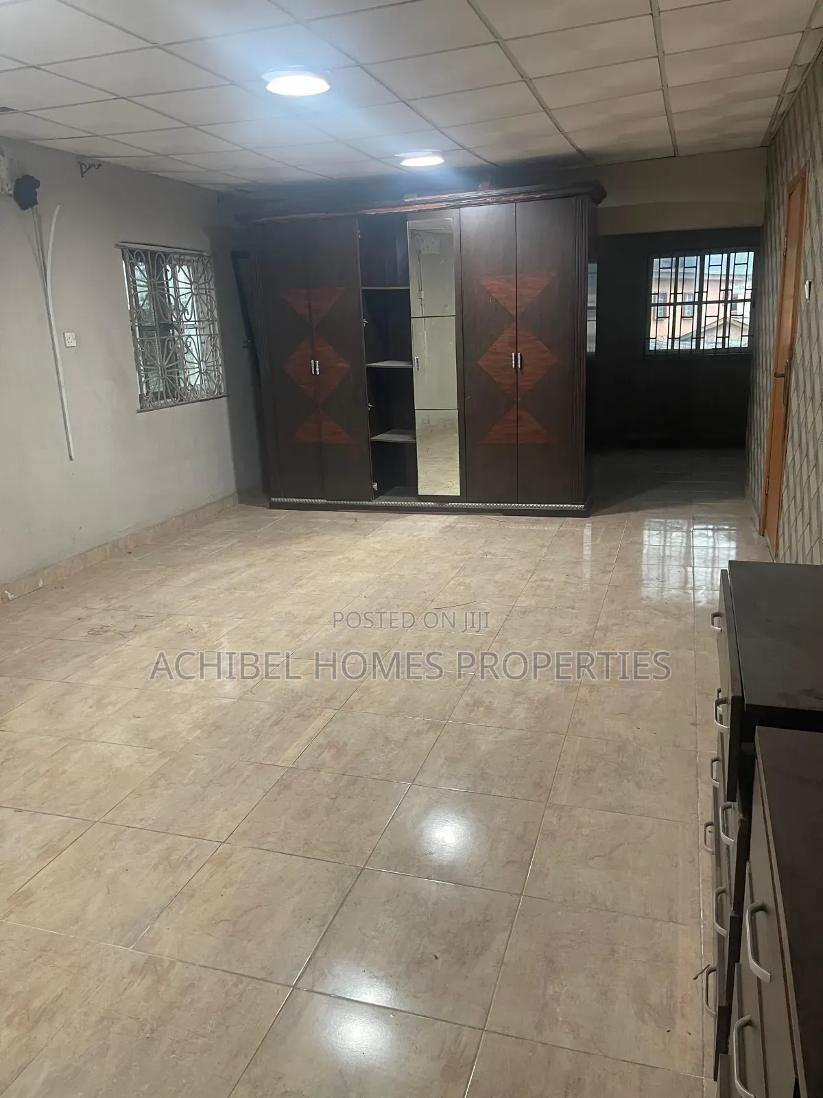 5bdrm Duplex in Off Ogunlana Drive for sale in Ogunlana