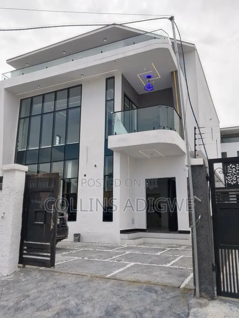 4bdrm Duplex in Behind Blenco for sale in Sangotedo