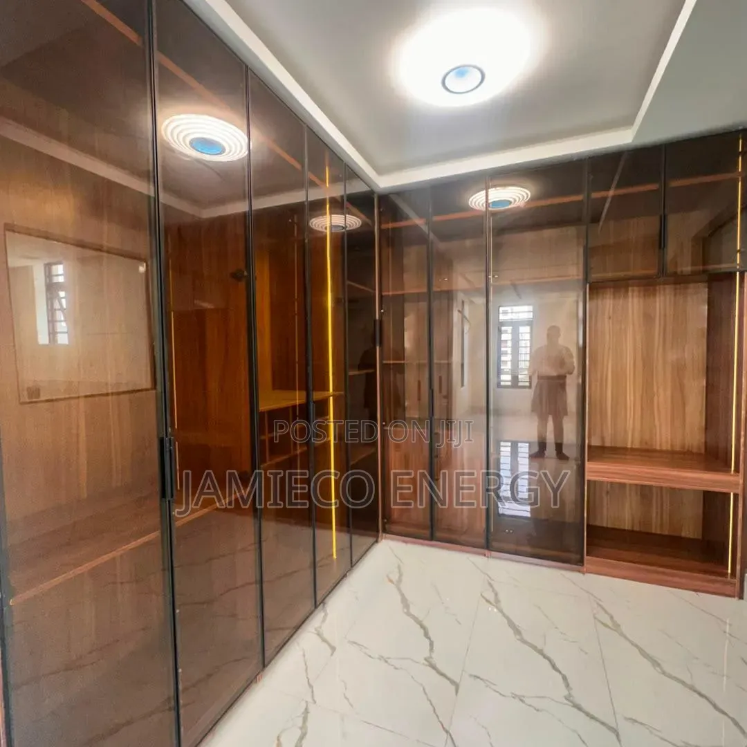 5bdrm Duplex in Lekki Phase 1 for sale in Lekki Phase 1