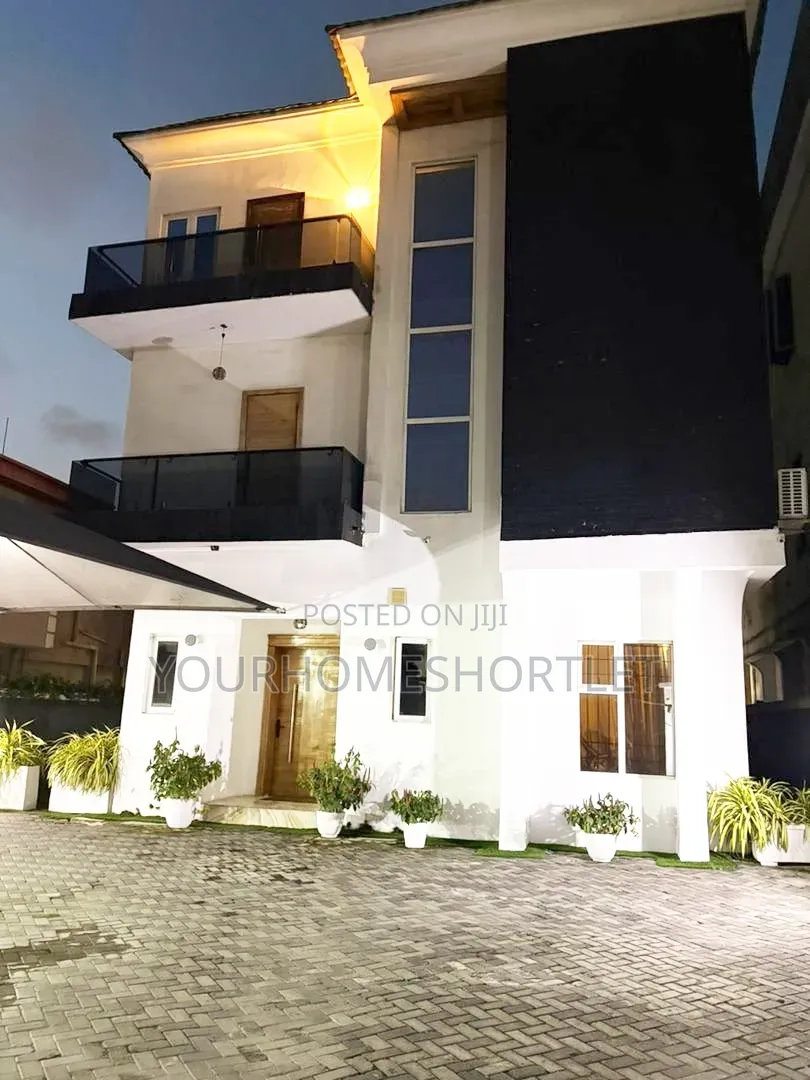 5 Bedroom Self Compound + Swimming Pool, Ps5, Table Tennis,Cinema in Lekki Phase 1