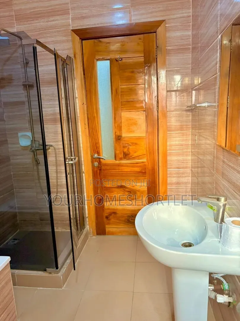 5 Bedroom Self Compound + Swimming Pool, Ps5, Table Tennis,Cinema in Lekki Phase 1
