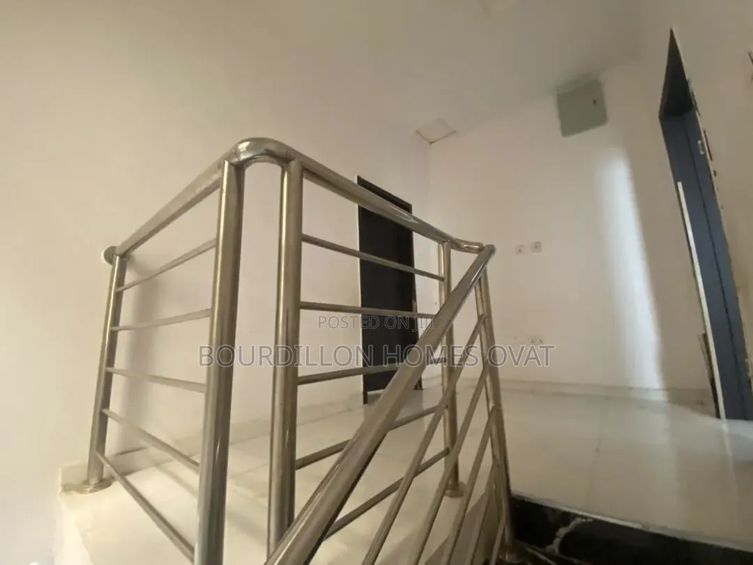 2bdrm Duplex in Ikota Villa Estate for rent in Ikota