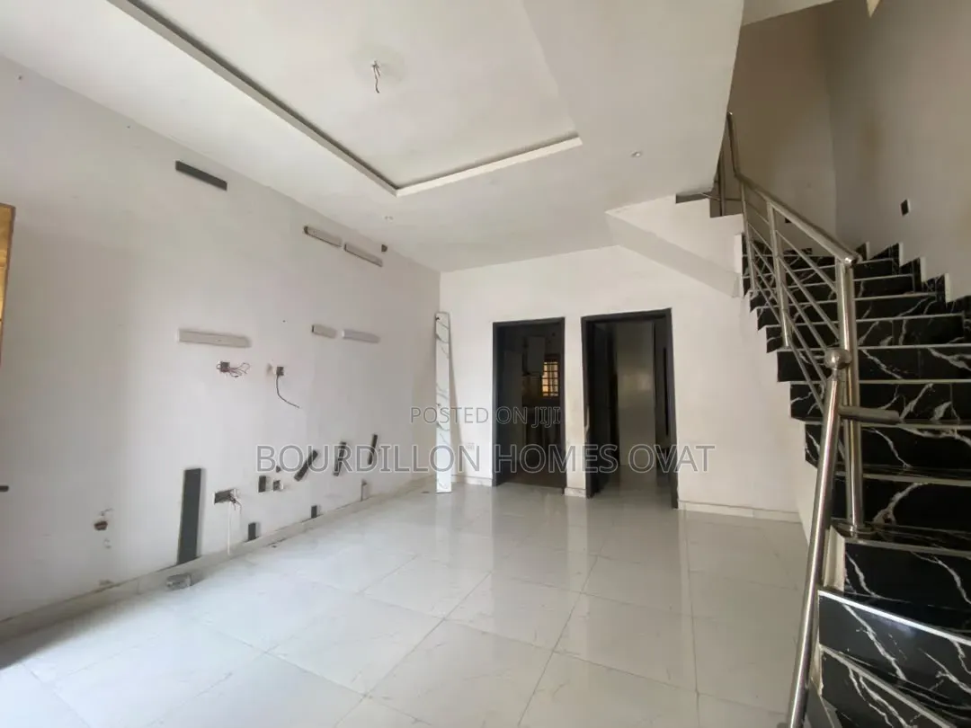 2bdrm Duplex in Ikota Villa Estate for rent in Ikota