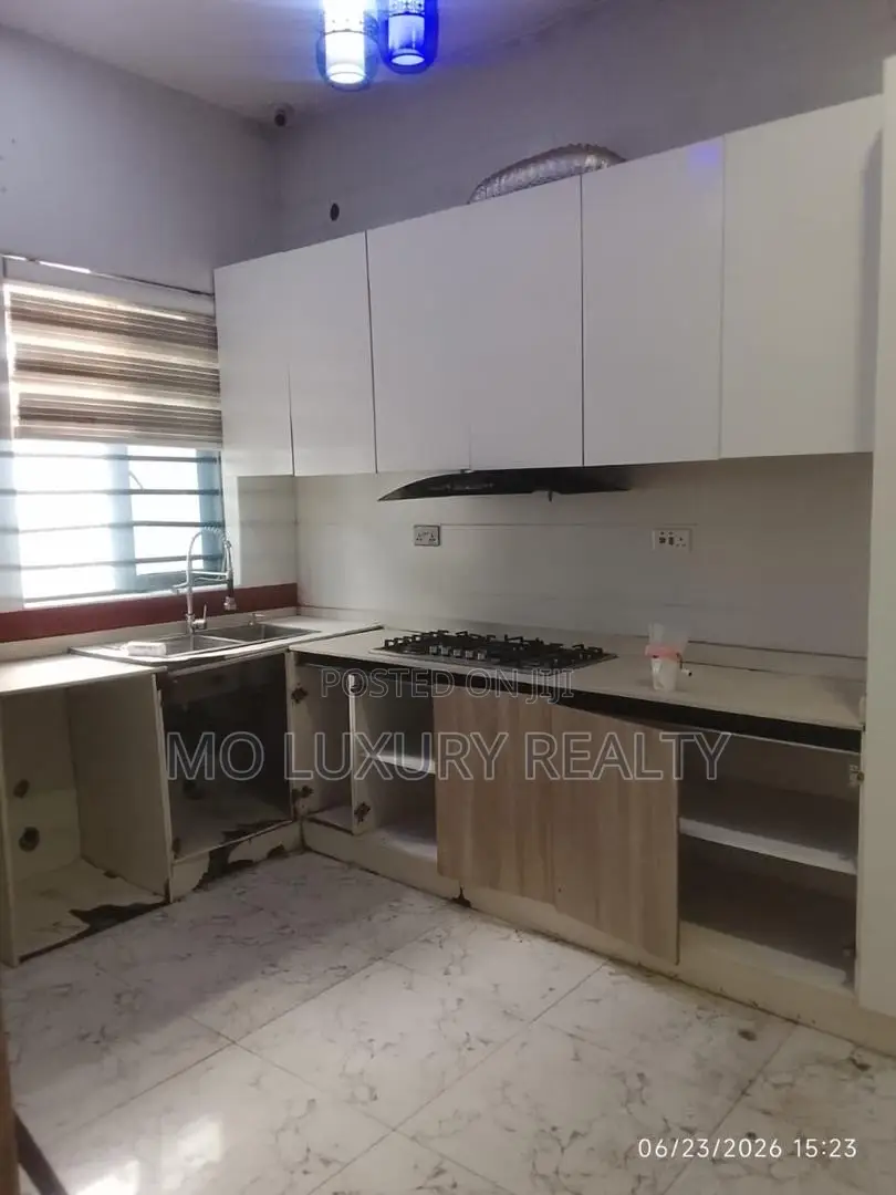 4bdrm Townhouse / Terrace in Chevron for rent in Chevron