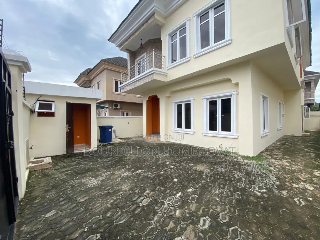 5bdrm Duplex in Ikota Villa Estate for rent in Ikota