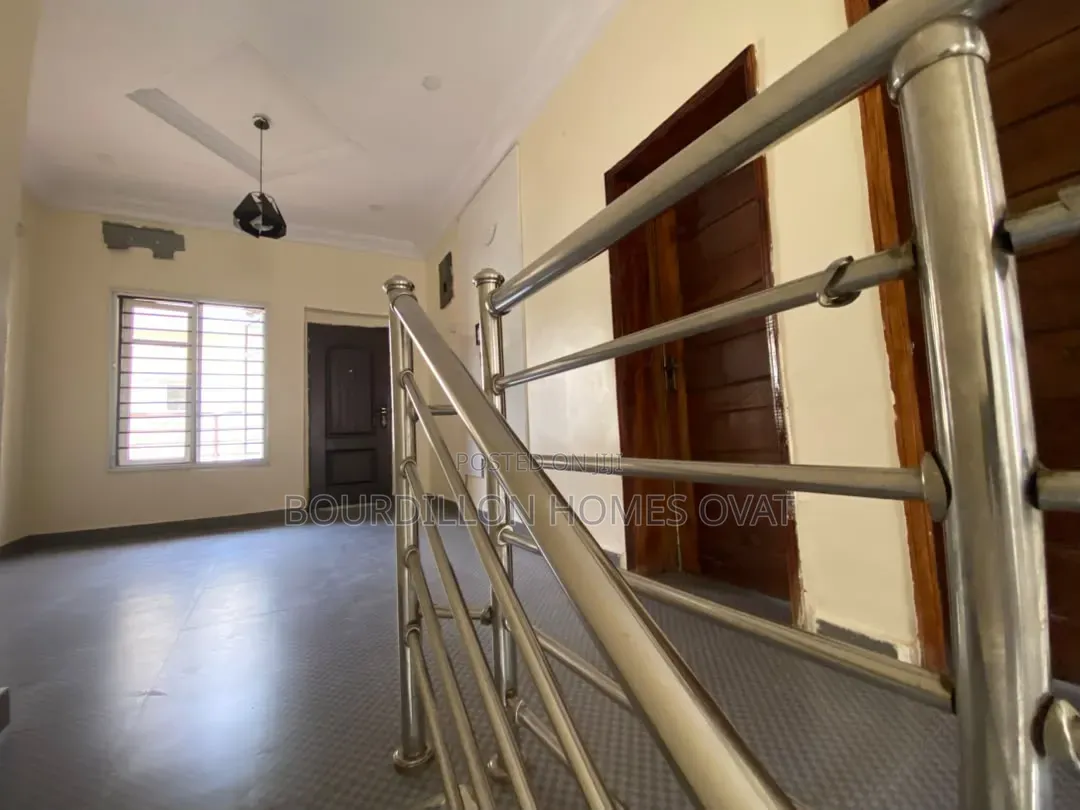 5bdrm Duplex in Ikota Villa Estate for rent in Ikota