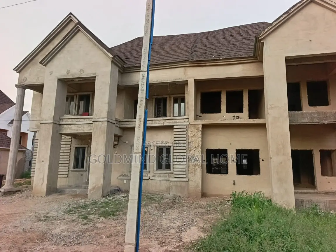 5bdrm Duplex in Lugbe District. for sale in Sabon Lugbe