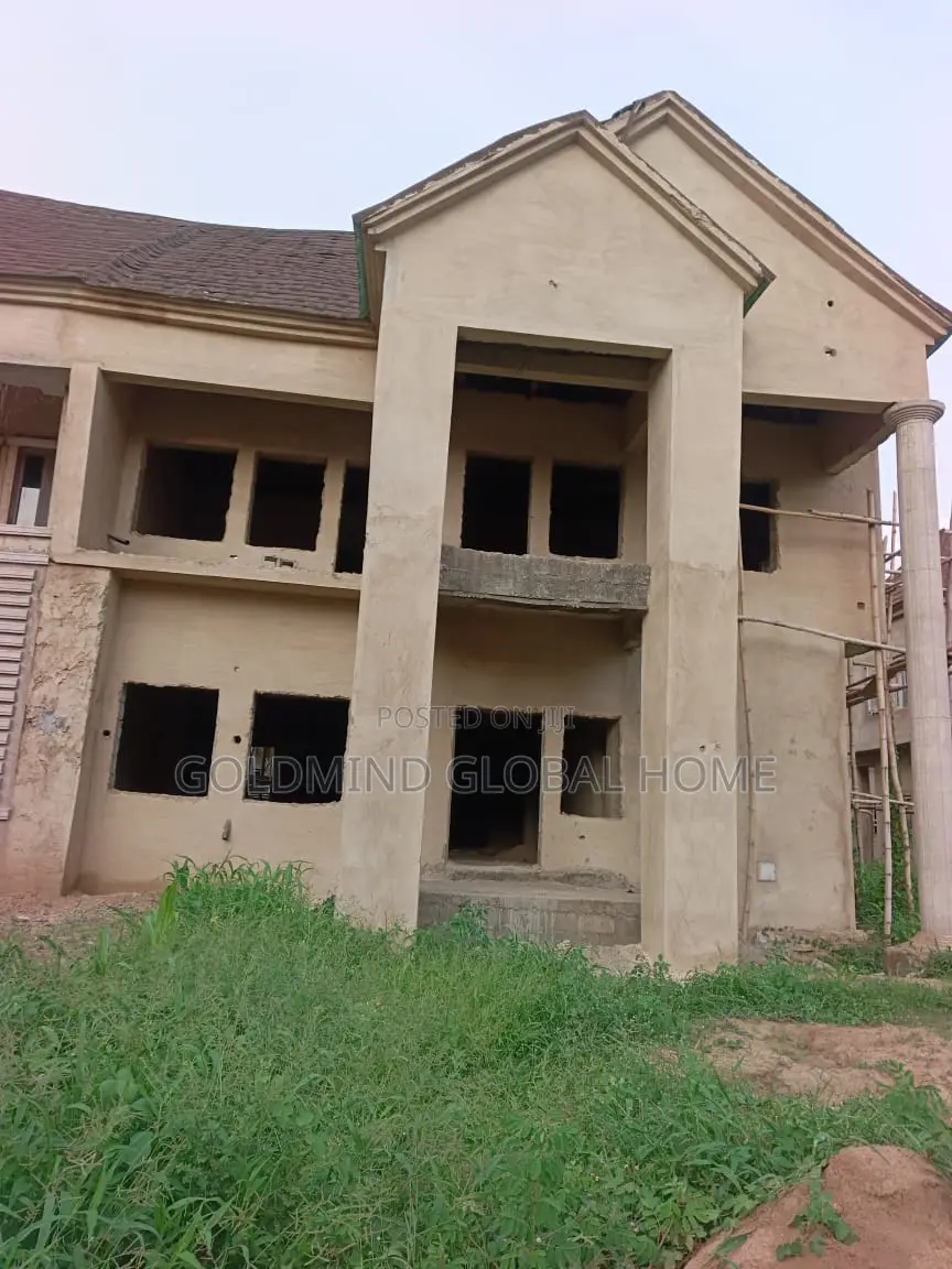 5bdrm Duplex in Lugbe District. for sale in Sabon Lugbe