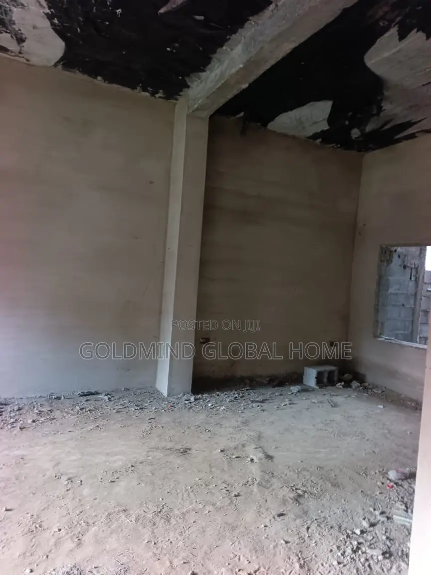 5bdrm Duplex in Lugbe District. for sale in Sabon Lugbe
