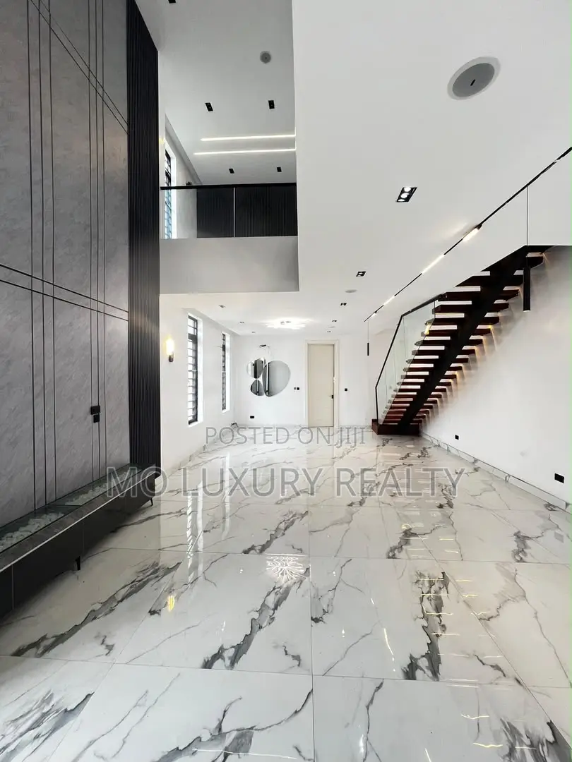 5bdrm Duplex in Lekki Phase 1 for sale in Lekki Phase 1
