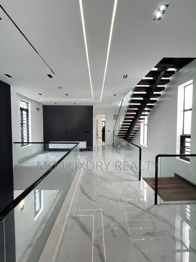 5bdrm Duplex in Lekki Phase 1 for sale in Lekki Phase 1