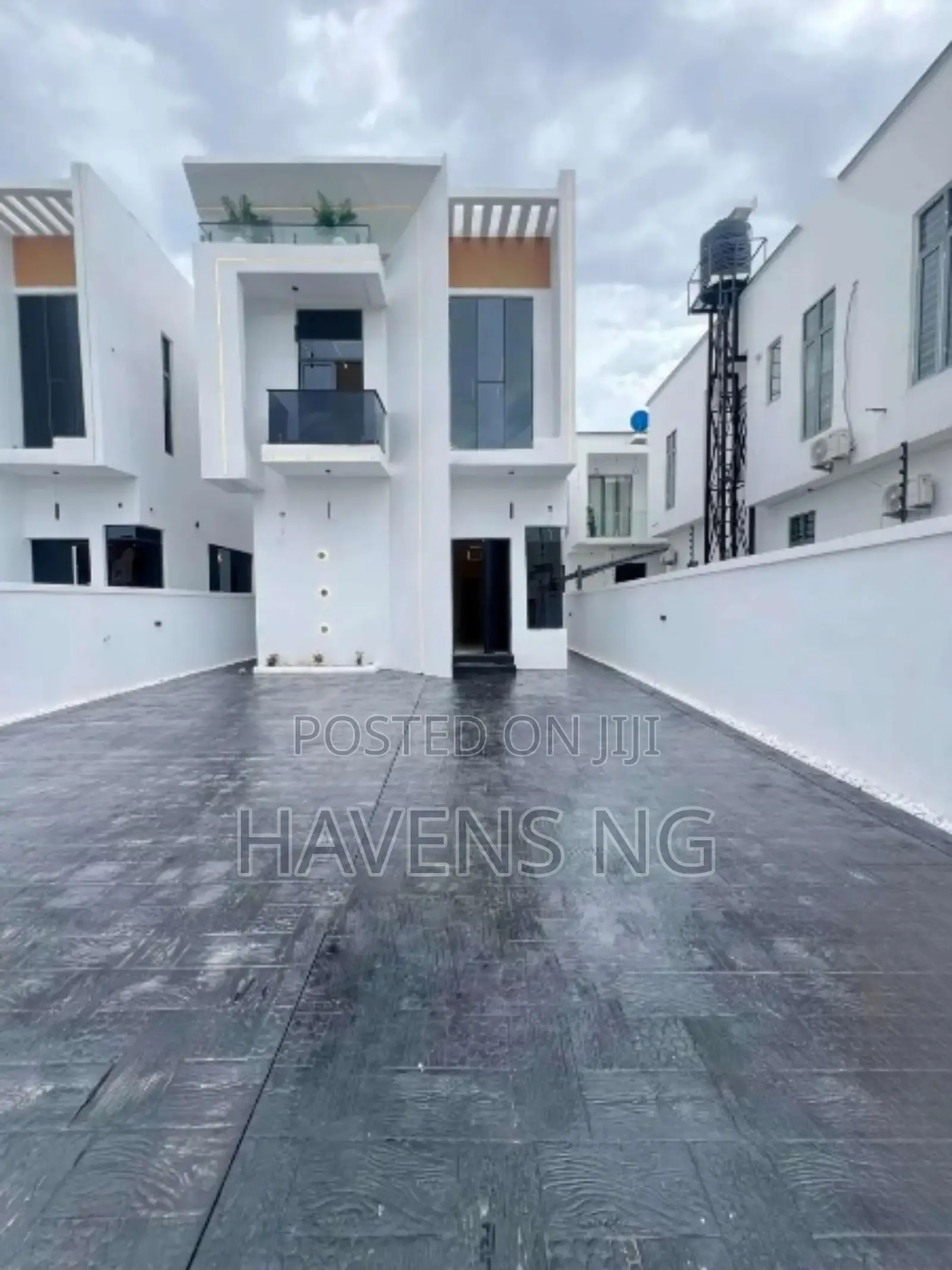 5bdrm Duplex in Lekki Phase 2 for sale in Lekki Phase 2