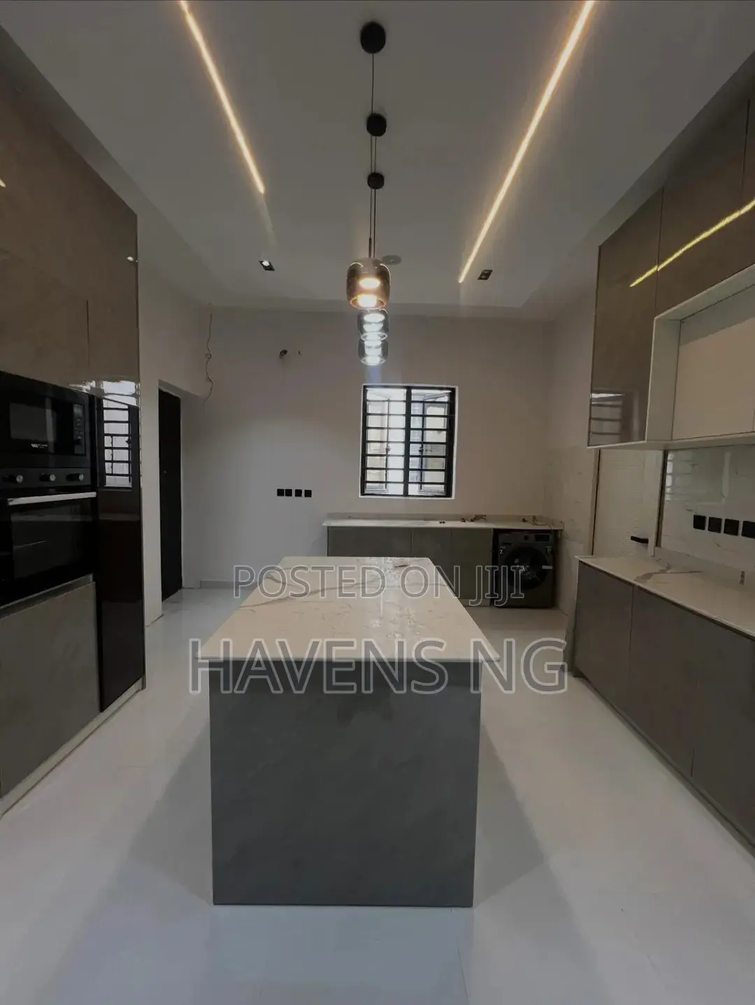 5bdrm Duplex in Lekki Phase 2 for sale in Lekki Phase 2