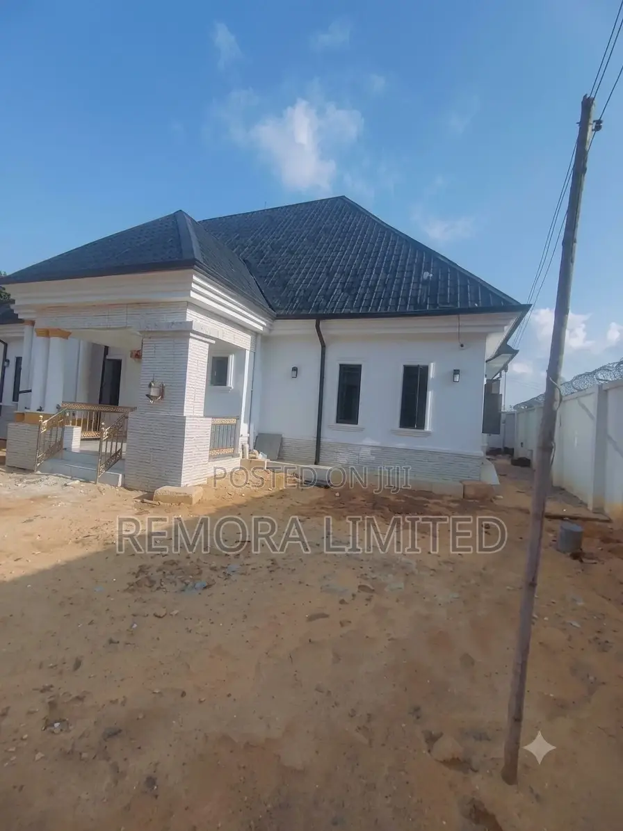 4bdrm Bungalow in Egbelu Emeke, Owerri for sale in Owerri