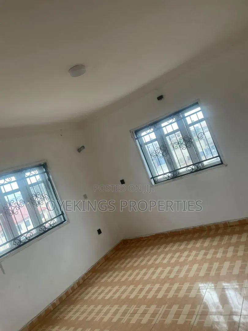 2bdrm Block of Flats in Nnpc, Oluyole for rent in Oluyole