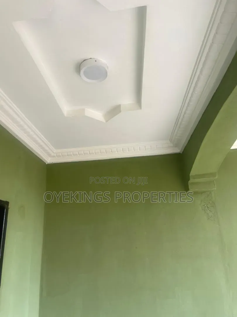 2bdrm Block of Flats in Nnpc, Oluyole for rent in Oluyole