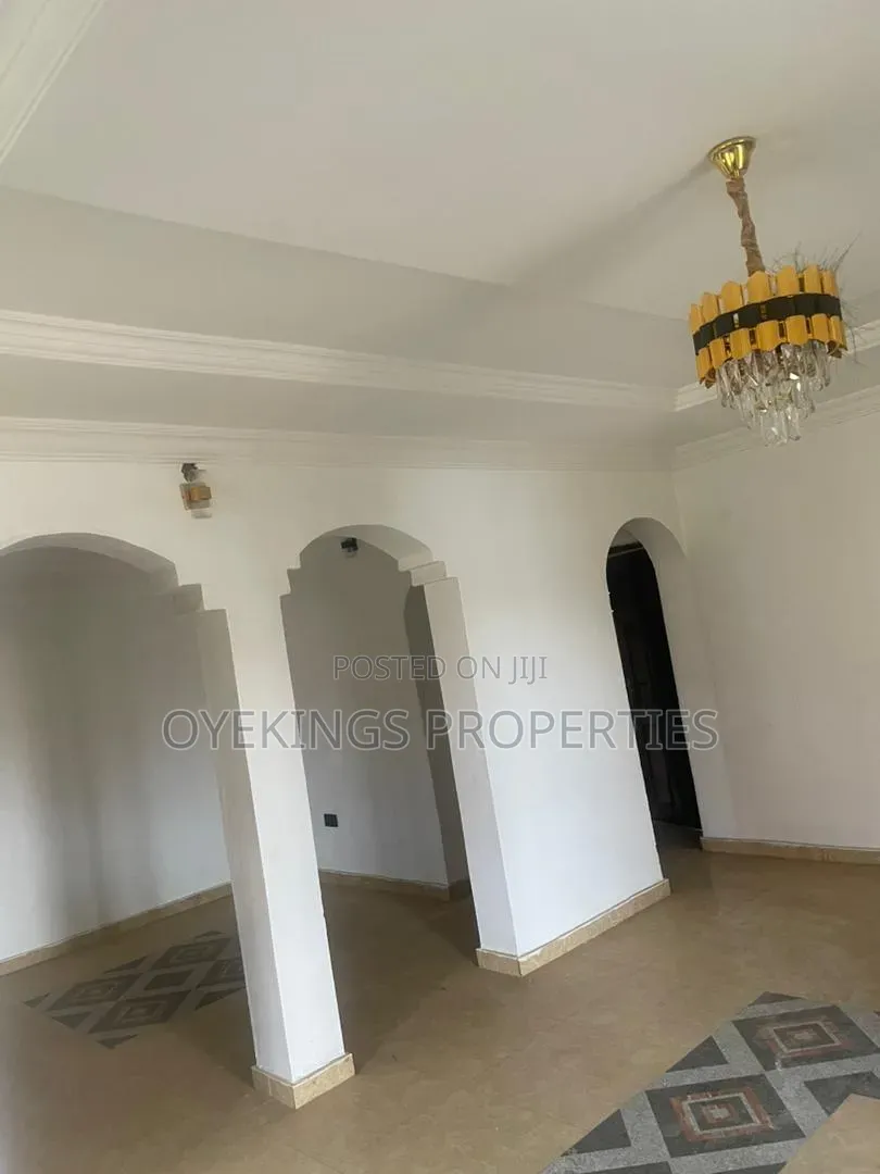 2bdrm Block of Flats in Nnpc, Oluyole for rent in Oluyole