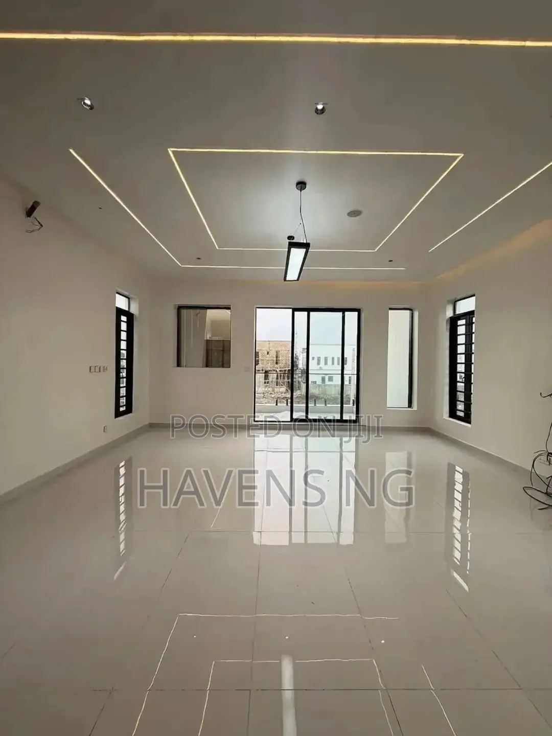 5bdrm Duplex in Lekki Phase 2 for sale in Lekki Phase 2