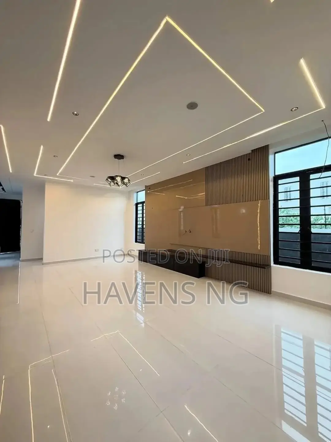 5bdrm Duplex in Lekki Phase 2 for sale in Lekki Phase 2