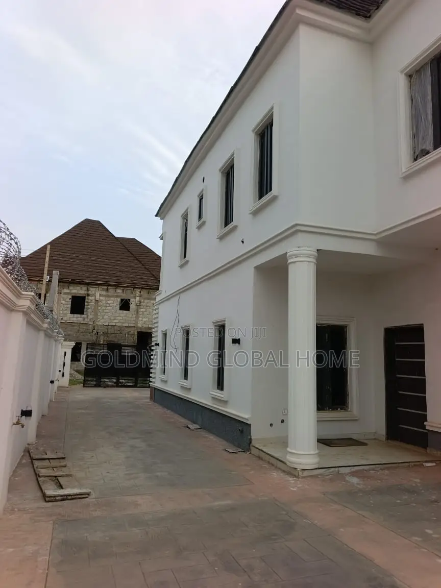 5bdrm Duplex in Lugbe District. for sale in Sabon Lugbe