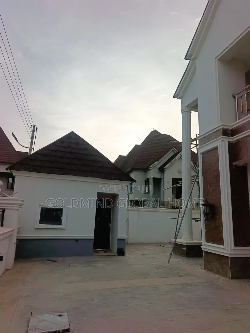5bdrm Duplex in Lugbe District. for sale in Sabon Lugbe