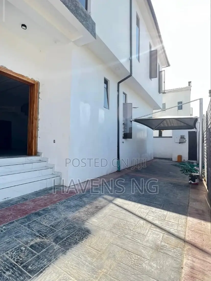 4bdrm Duplex in Lekki Phase 2 for sale in Lekki Phase 2