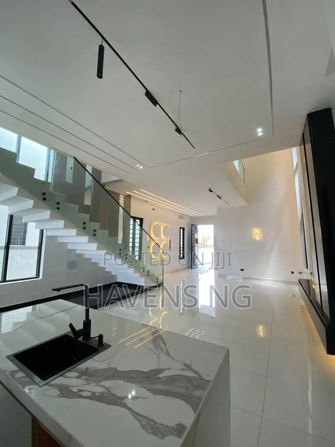 5bdrm Duplex in Lekki Phase 2 for sale in Lekki Phase 2