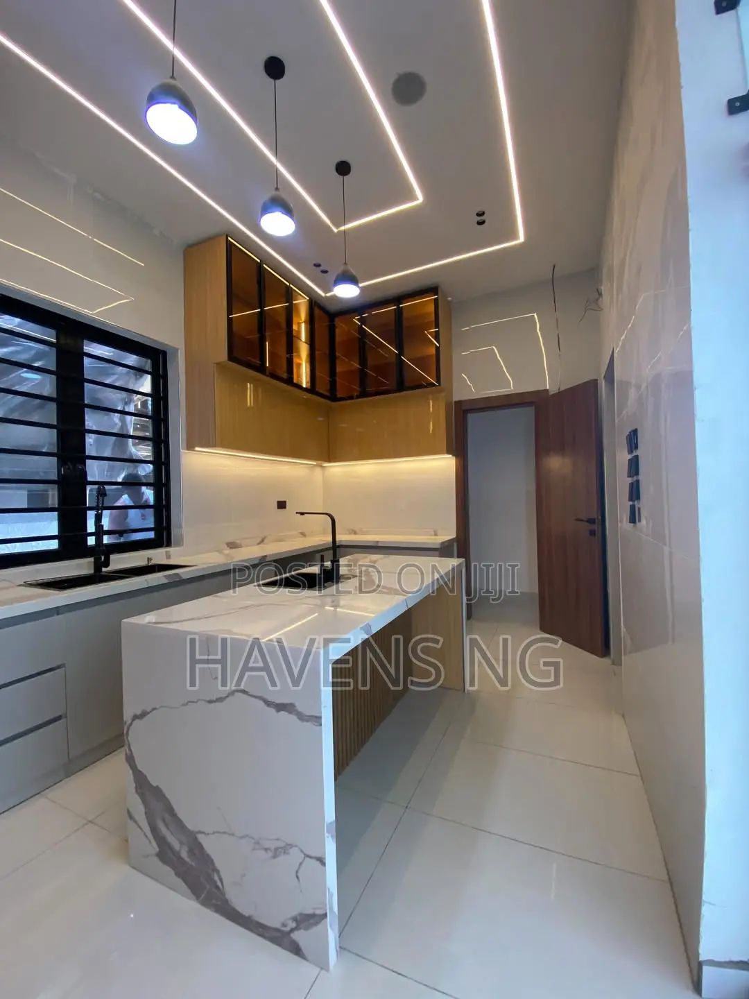 5bdrm Duplex in Lekki Phase 2 for sale in Lekki Phase 2