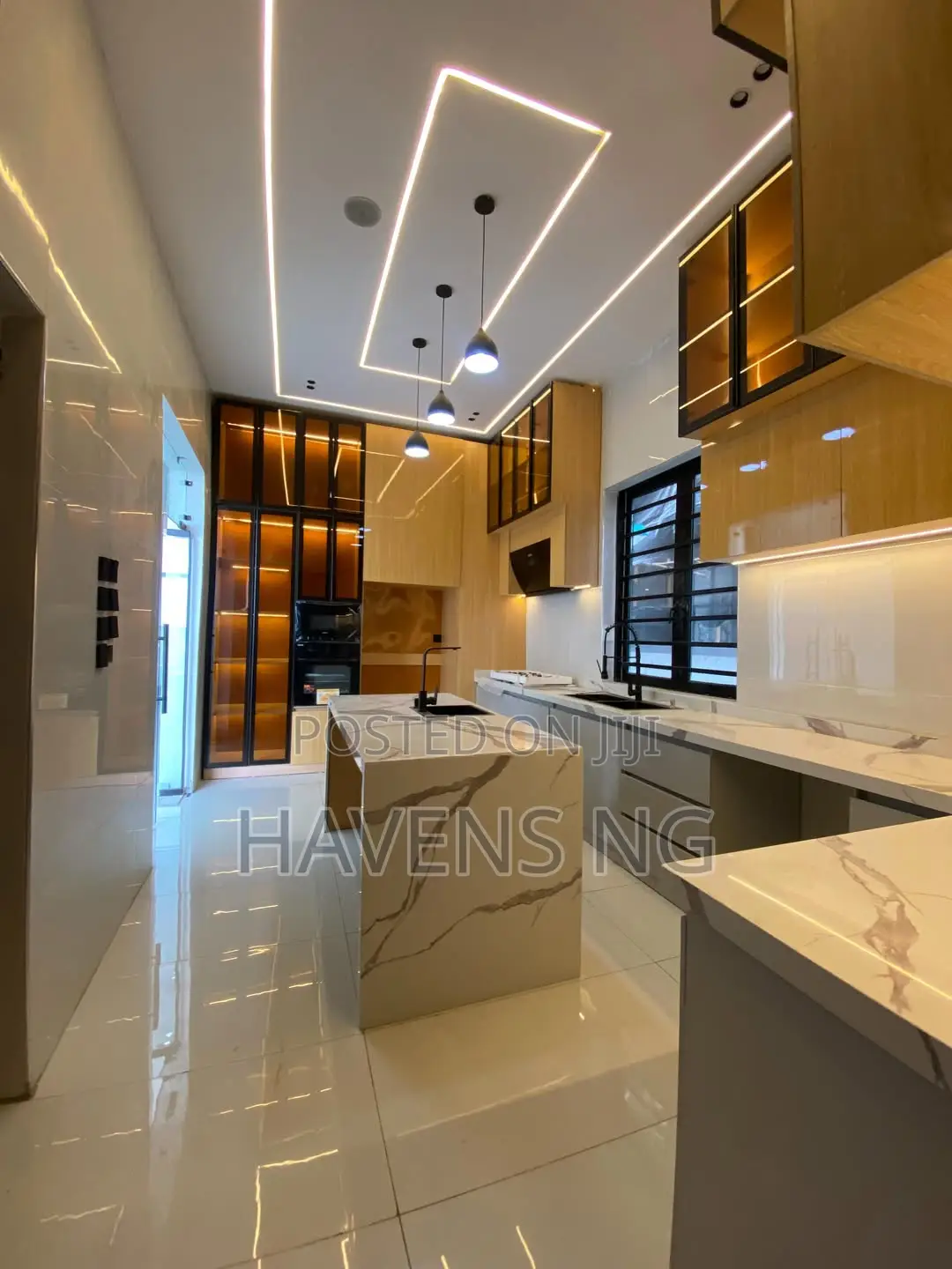 5bdrm Duplex in Lekki Phase 2 for sale in Lekki Phase 2