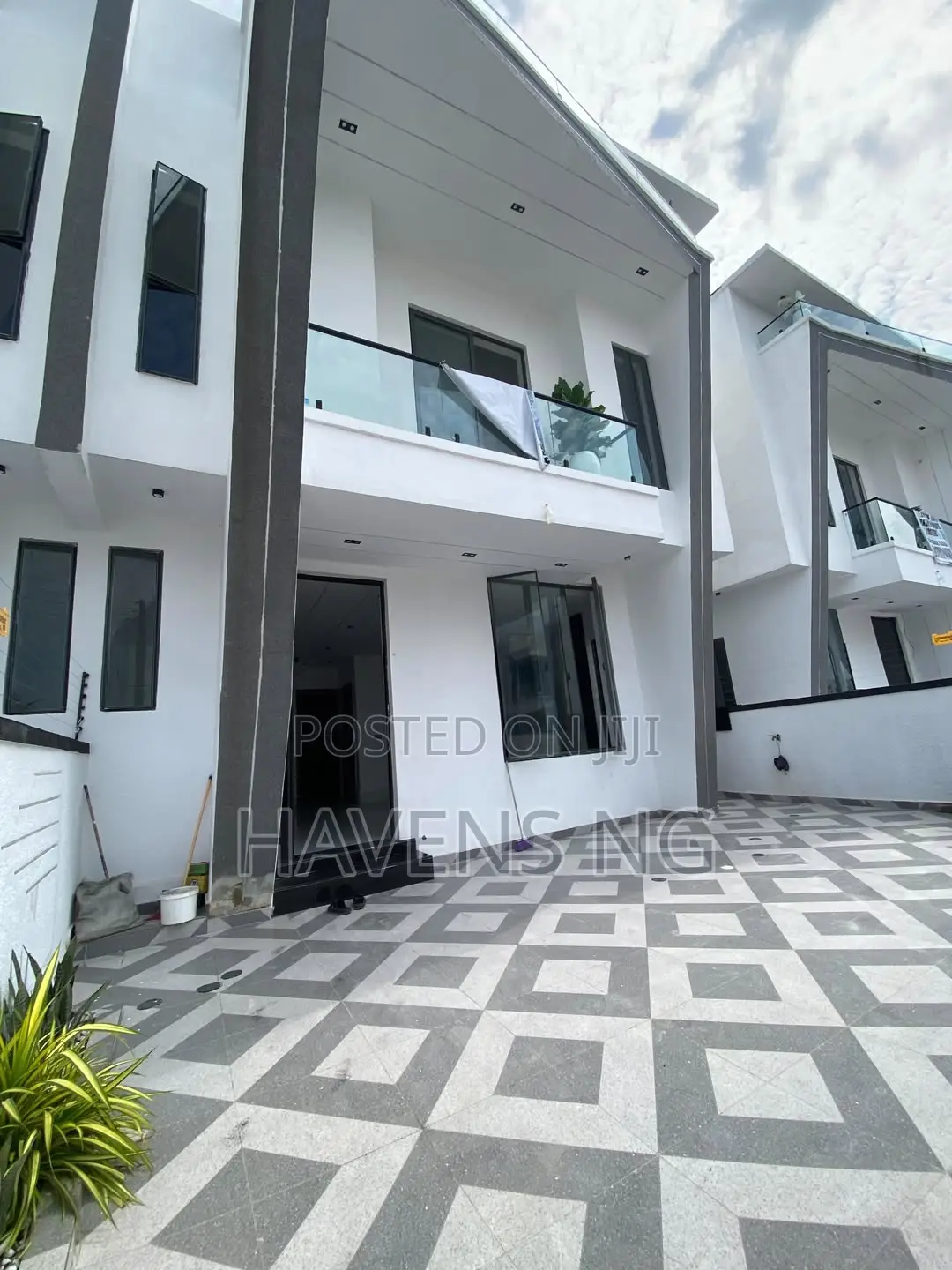 4bdrm Duplex in Lekki Phase 2 for sale in Lekki Phase 2