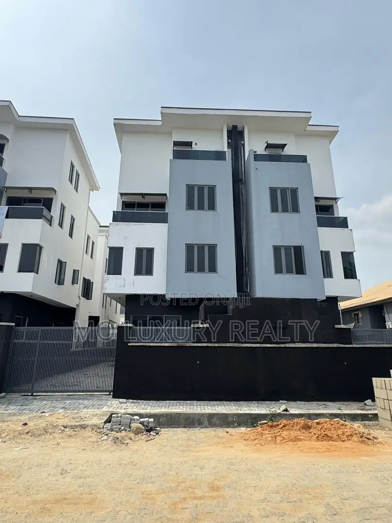 5bdrm Duplex in Ikate for sale in Ikate