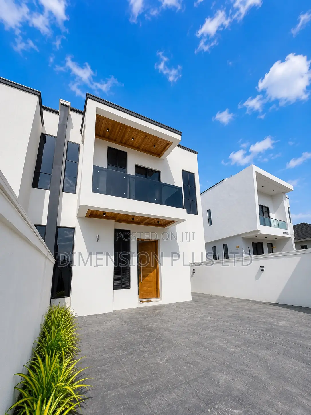 4bdrm Duplex in Chevron for sale in Chevron
