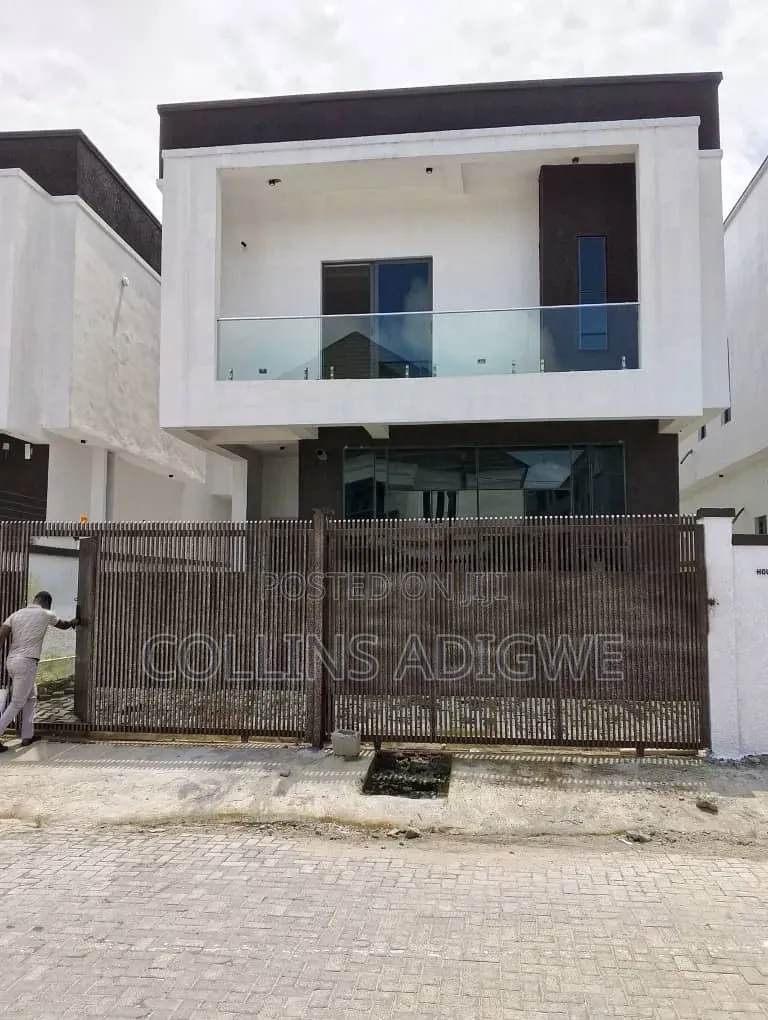4bdrm Duplex in Behind Blenco for sale in Sangotedo