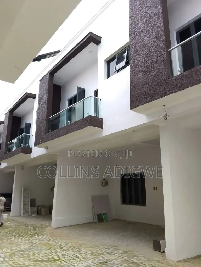 4bdrm Duplex in By Blenco Sangotedo for sale in Sangotedo