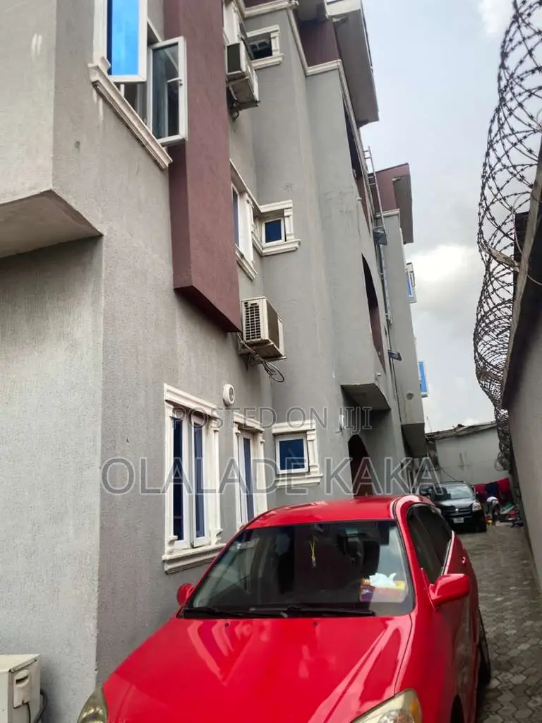 3bdrm Block of Flats in Aguda / Ogba for sale in Aguda / Ogba
