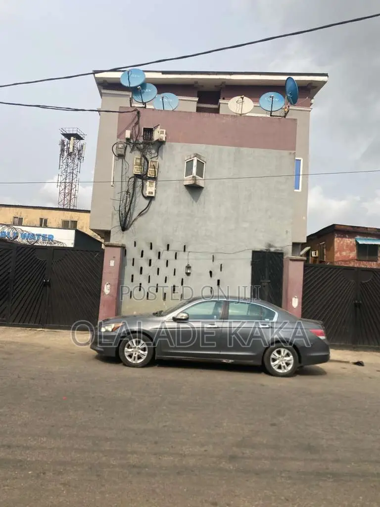 3bdrm Block of Flats in Aguda / Ogba for sale in Aguda / Ogba