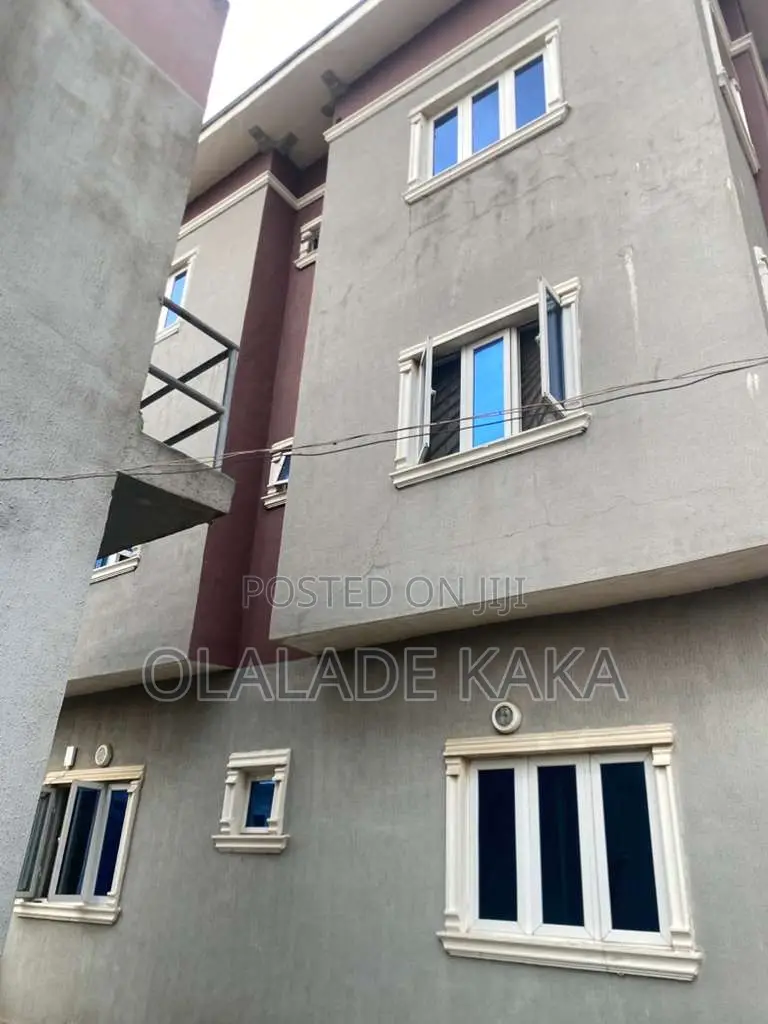 3bdrm Block of Flats in Aguda / Ogba for sale in Aguda / Ogba