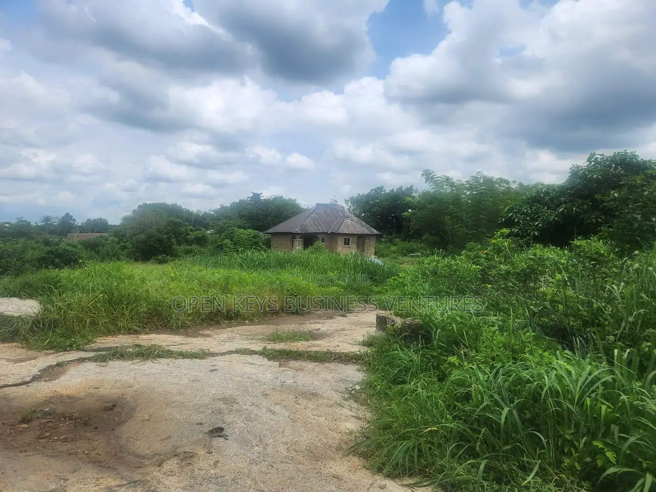 A Strategic 17 Plots of Land in Iwo Road