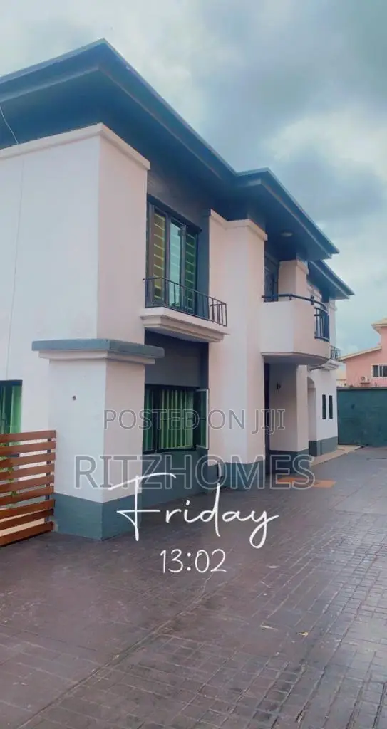 4 Bedroom Self Compound With Snooker, Private Pool and Private Cinema in Lekki Phase 1