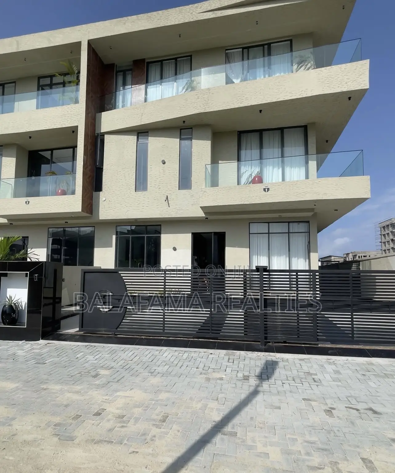 5bdrm Townhouse/Terrace in Lekki Phase 1 for sale in Lekki Phase 1