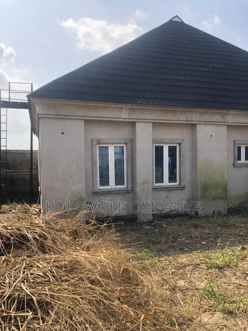 2bdrm Bungalow in Oluyole Estate for sale in Oluyole Estate