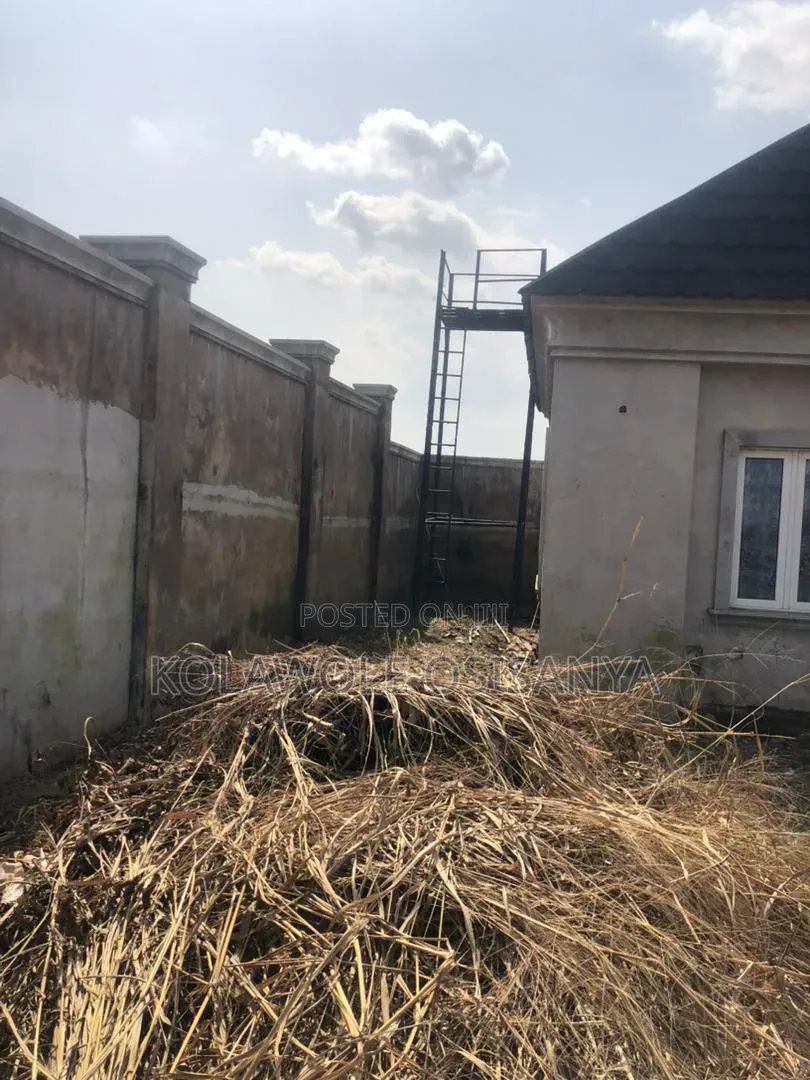 2bdrm Bungalow in Oluyole Estate for sale in Oluyole Estate