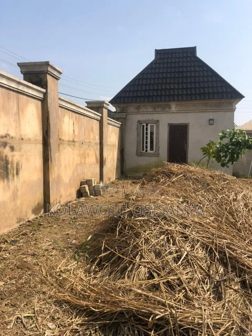 2bdrm Bungalow in Oluyole Estate for sale in Oluyole Estate